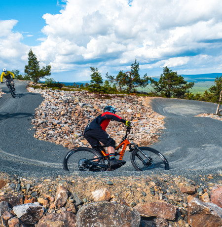 DH biking at Pyhä Flow Lapland